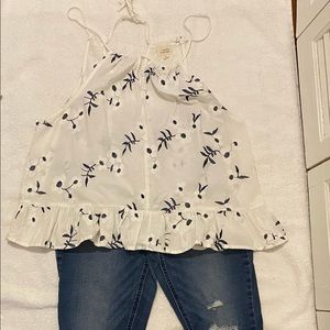 White flowered summer blouse w/ruffled bottom-size L